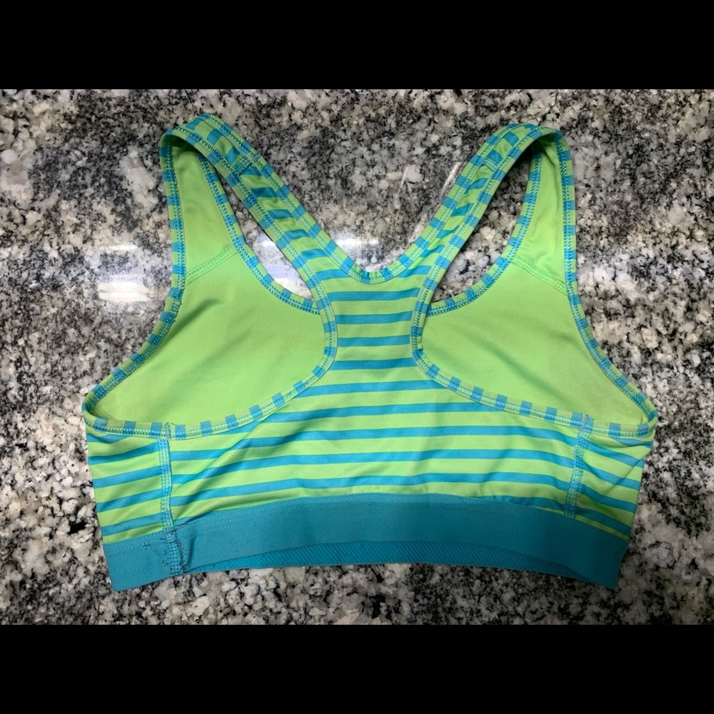 nike sports bra - Picture 2 of 2